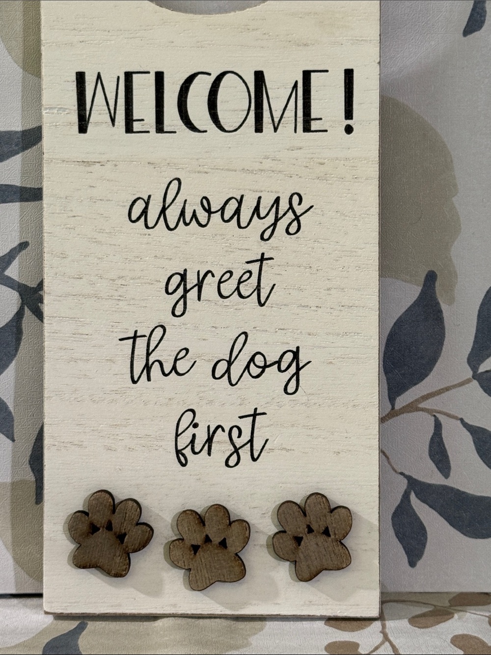 NWT Hobby Lobby White Wooden Door Hanger with Paw Accents - Picture 2 of 5